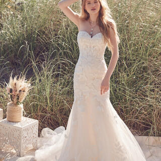 Rebecca IngramHattie Lynette