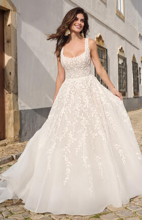 Hot to trot to my weddingMaddox